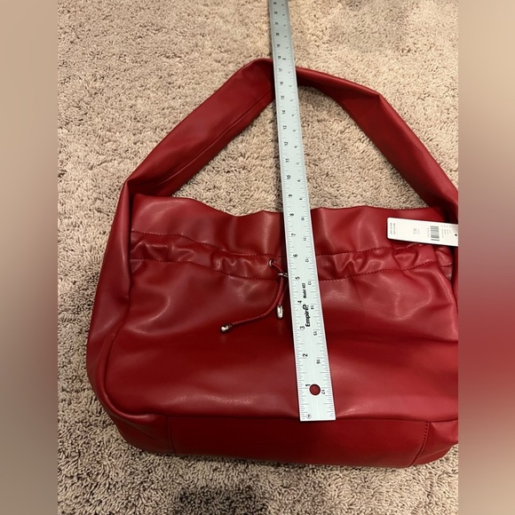NWT new Anthropologie faux leather scrunch shoulder bag drawstring red - Picture 16 of 17